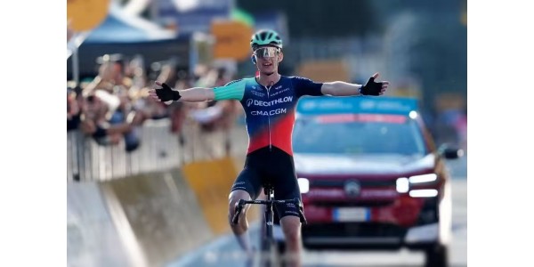 Als geluk en talent samenkomen: Seixas schrijft een legendarisch jeugdverhaal in Il Lombardia Als geluk en talent samenkomen: Seixas schrijft een legendarisch jeugdverhaal in Il Lombardia